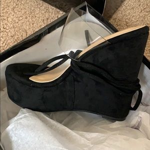 Black Toe Thong Ankle Arie Wedges